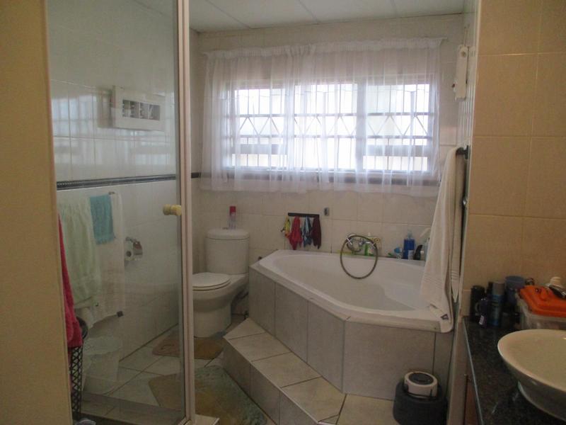 3 Bedroom Property for Sale in Langenhovenpark Free State